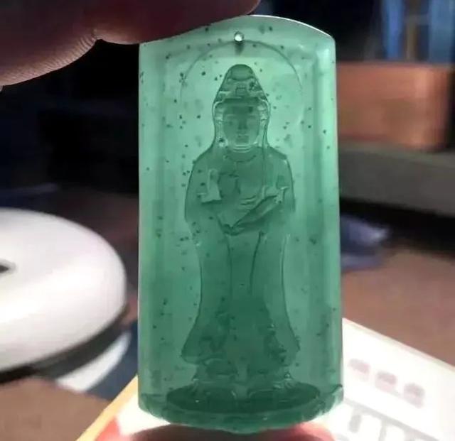 缅甸老坑冰种翡翠原石翡翠是什么意思-第6张图片-翡翠网 缅甸老坑冰种翡翠原石翡翠是什么意思-第6张图片-翡翠网