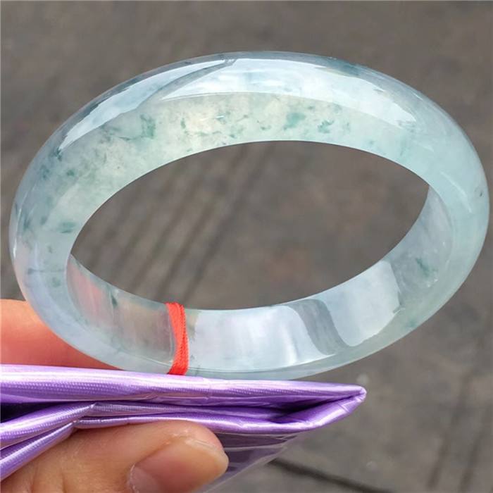 翡翠荧光价格,翡翠A货手镯裂缝有荧光-第1张图片-翡翠网 翡翠荧光价格,翡翠A货手镯裂缝有荧光-第1张图片-翡翠网