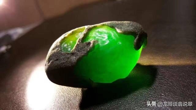 玉石翡翠原石,翡翠原石表皮上的美女
结晶体-第1张图片-翡翠网 玉石翡翠原石,翡翠原石表皮上的美女
结晶体-第1张图片-翡翠网