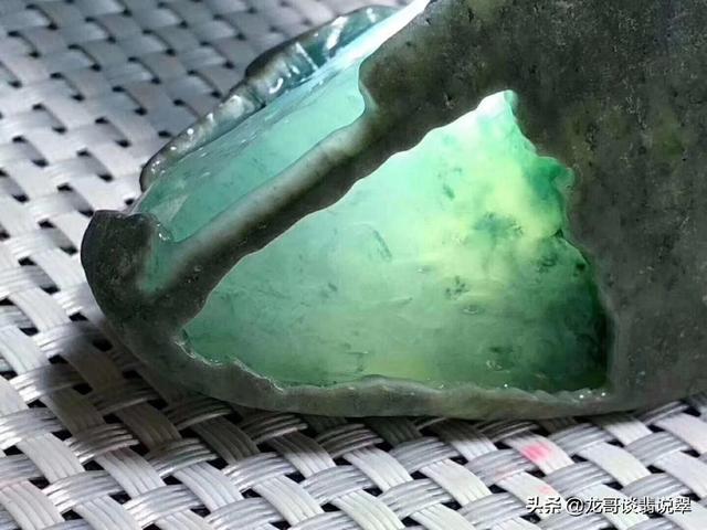 玉石翡翠原石,翡翠原石表皮上的美女
结晶体-第3张图片-翡翠网 玉石翡翠原石,翡翠原石表皮上的美女
结晶体-第3张图片-翡翠网