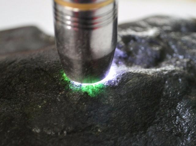 翡翠赌石知识电子书,翡翠赌石技巧及图片-第1张图片-翡翠网 翡翠赌石知识电子书,翡翠赌石技巧及图片-第1张图片-翡翠网