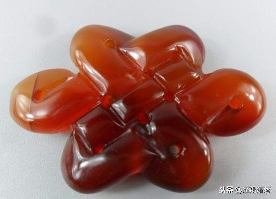 清代翡翠背云知识,背云有无宝盖区别-第2张图片-翡翠网 清代翡翠背云知识,背云有无宝盖区别-第2张图片-翡翠网