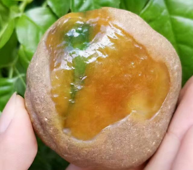 水翻砂翡翠原石是什么,翡翠原石红砂皮-第1张图片-翡翠网 水翻砂翡翠原石是什么,翡翠原石红砂皮-第1张图片-翡翠网