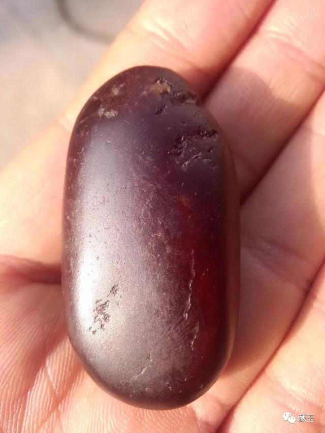 红沁籽料的价值翡翠原石红沁料-第2张图片-翡翠网 红沁籽料的价值翡翠原石红沁料-第2张图片-翡翠网