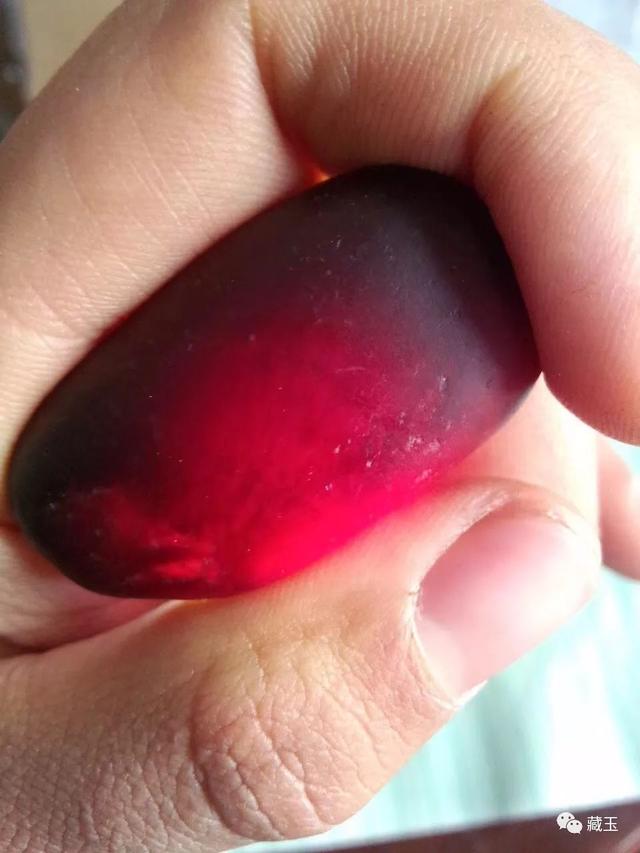 红沁籽料的价值翡翠原石红沁料-第3张图片-翡翠网 红沁籽料的价值翡翠原石红沁料-第3张图片-翡翠网