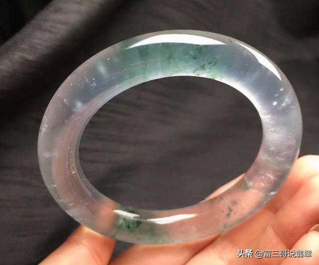 翡翠手镯贵妃和正圈哪个更贵,翡翠贵妃手镯图片-第4张图片-翡翠网 翡翠手镯贵妃和正圈哪个更贵,翡翠贵妃手镯图片-第4张图片-翡翠网