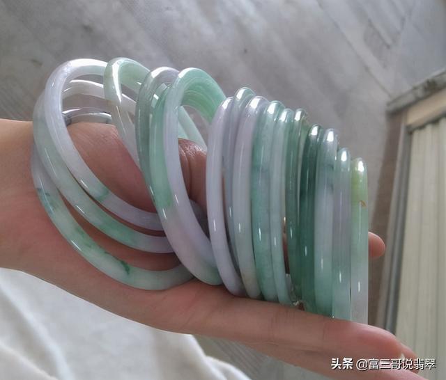 翡翠手镯贵妃和正圈哪个更贵,翡翠贵妃手镯图片-第7张图片-翡翠网 翡翠手镯贵妃和正圈哪个更贵,翡翠贵妃手镯图片-第7张图片-翡翠网