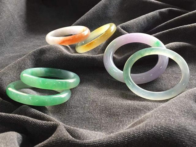 玉石手镯翡翠知识,什么是翡翠的种和水-第1张图片-翡翠网 玉石手镯翡翠知识,什么是翡翠的种和水-第1张图片-翡翠网