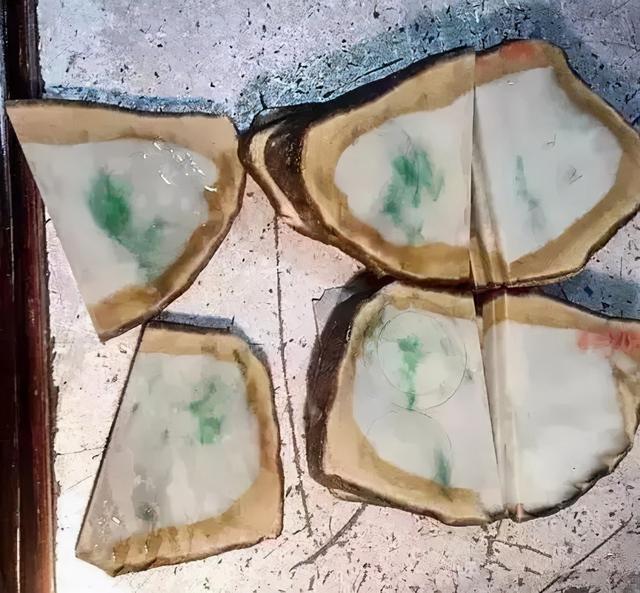 买原石加工手镯划算吗极品翡翠赌石手镯-第2张图片-翡翠网 买原石加工手镯划算吗极品翡翠赌石手镯-第2张图片-翡翠网