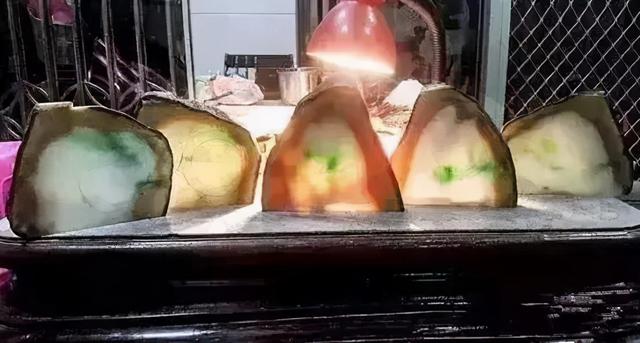 买原石加工手镯划算吗极品翡翠赌石手镯-第6张图片-翡翠网 买原石加工手镯划算吗极品翡翠赌石手镯-第6张图片-翡翠网