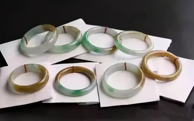 买原石加工手镯划算吗极品翡翠赌石手镯-第8张图片-翡翠网 买原石加工手镯划算吗极品翡翠赌石手镯-第8张图片-翡翠网