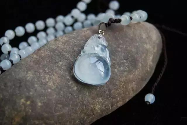 串珠翡翠原石翡翠原石上的蟒带-第5张图片-翡翠网 串珠翡翠原石翡翠原石上的蟒带-第5张图片-翡翠网