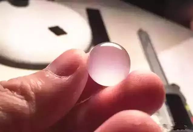 串珠翡翠原石翡翠原石上的蟒带-第8张图片-翡翠网 串珠翡翠原石翡翠原石上的蟒带-第8张图片-翡翠网