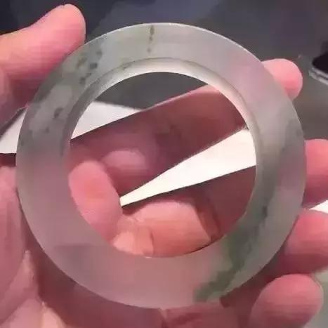 串珠翡翠原石翡翠原石上的蟒带-第10张图片-翡翠网 串珠翡翠原石翡翠原石上的蟒带-第10张图片-翡翠网