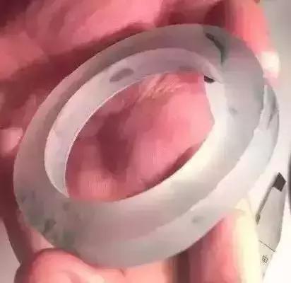 串珠翡翠原石翡翠原石上的蟒带-第16张图片-翡翠网 串珠翡翠原石翡翠原石上的蟒带-第16张图片-翡翠网