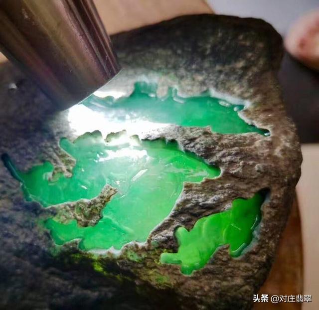 大马坎翡翠原石的特点抖音最火翡翠原石彩蛋-第1张图片-翡翠网 大马坎翡翠原石的特点抖音最火翡翠原石彩蛋-第1张图片-翡翠网