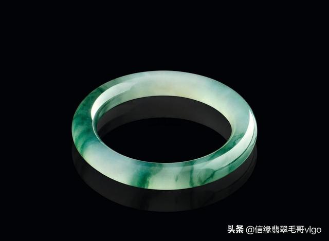 翡翠手镯形状介绍A货翡翠手镯-第3张图片-翡翠网 翡翠手镯形状介绍A货翡翠手镯-第3张图片-翡翠网
