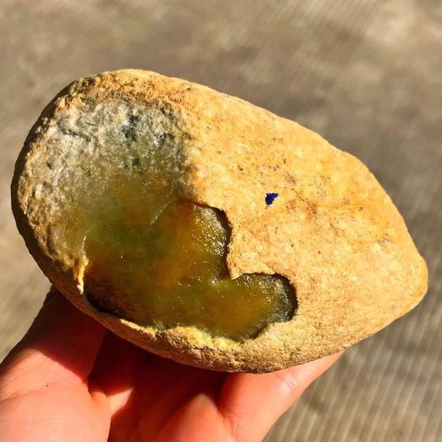 翡翠场口原石怎么认识南奇场口的翡翠有什么种-第6张图片-翡翠网 翡翠场口原石怎么认识南奇场口的翡翠有什么种-第6张图片-翡翠网