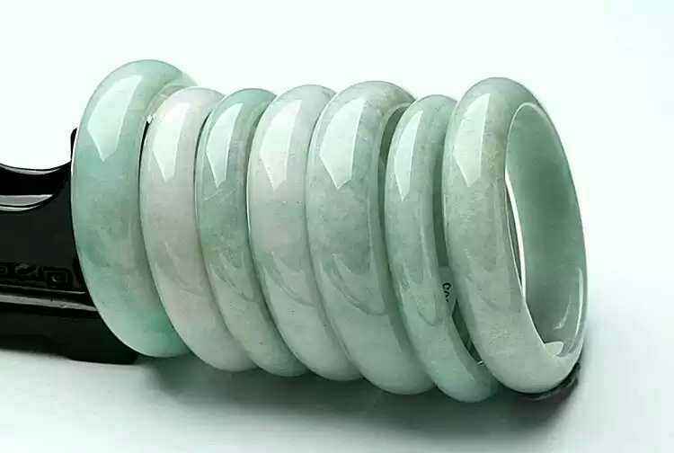 糯种翡翠手镯尺寸翡翠手镯尺寸对照表-第1张图片-翡翠网 糯种翡翠手镯尺寸翡翠手镯尺寸对照表-第1张图片-翡翠网