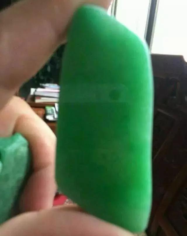 满色豆绿翡翠好不好,糯种豆绿翡翠价格-第5张图片-翡翠网 满色豆绿翡翠好不好,糯种豆绿翡翠价格-第5张图片-翡翠网