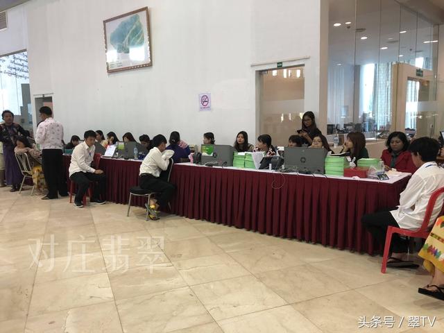 翡翠原石毛料赌石视频缅甸买翡翠原石-第4张图片-翡翠网 翡翠原石毛料赌石视频缅甸买翡翠原石-第4张图片-翡翠网