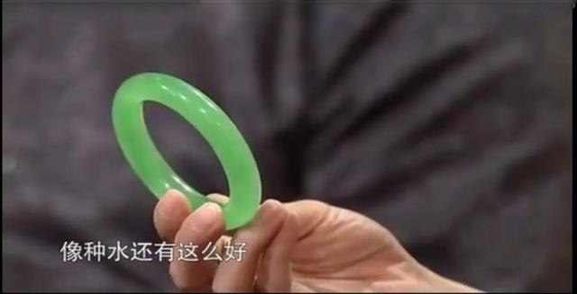 福禄寿三色翡翠手镯价值如何老坑福禄寿三色翡翠-第3张图片-翡翠网 福禄寿三色翡翠手镯价值如何老坑福禄寿三色翡翠-第3张图片-翡翠网