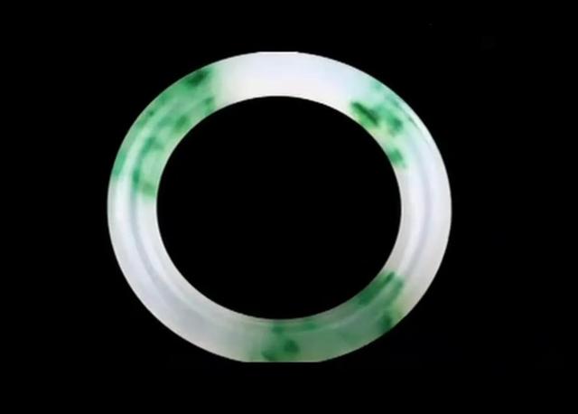 福禄寿三色翡翠手镯价值如何老坑福禄寿三色翡翠-第4张图片-翡翠网 福禄寿三色翡翠手镯价值如何老坑福禄寿三色翡翠-第4张图片-翡翠网