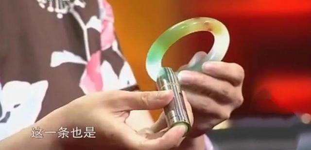 福禄寿三色翡翠手镯价值如何老坑福禄寿三色翡翠-第5张图片-翡翠网 福禄寿三色翡翠手镯价值如何老坑福禄寿三色翡翠-第5张图片-翡翠网