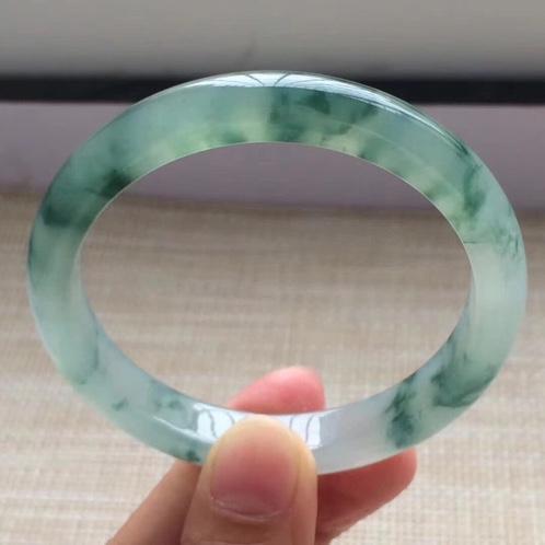 福禄寿三色翡翠手镯价值如何老坑福禄寿三色翡翠-第7张图片-翡翠网 福禄寿三色翡翠手镯价值如何老坑福禄寿三色翡翠-第7张图片-翡翠网