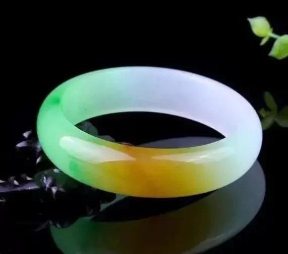 福禄寿三色翡翠手镯价值如何老坑福禄寿三色翡翠-第8张图片-翡翠网 福禄寿三色翡翠手镯价值如何老坑福禄寿三色翡翠-第8张图片-翡翠网