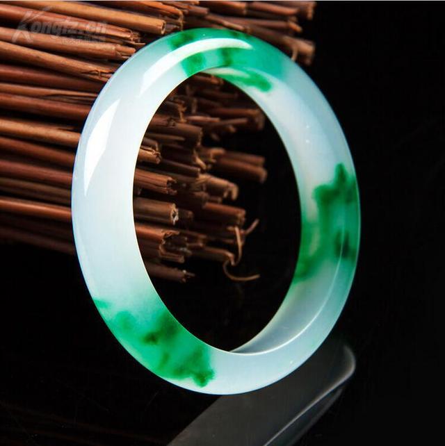 福禄寿三色翡翠手镯价值如何老坑福禄寿三色翡翠-第11张图片-翡翠网 福禄寿三色翡翠手镯价值如何老坑福禄寿三色翡翠-第11张图片-翡翠网