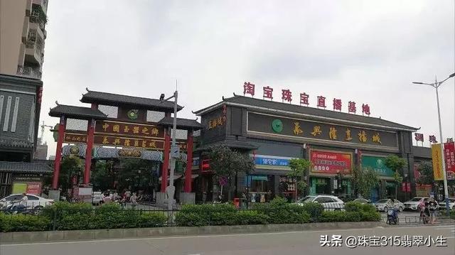 一般翡翠手镯价格,为什么拼多多的翡翠手镯那么便宜-第2张图片-翡翠网 一般翡翠手镯价格,为什么拼多多的翡翠手镯那么便宜-第2张图片-翡翠网