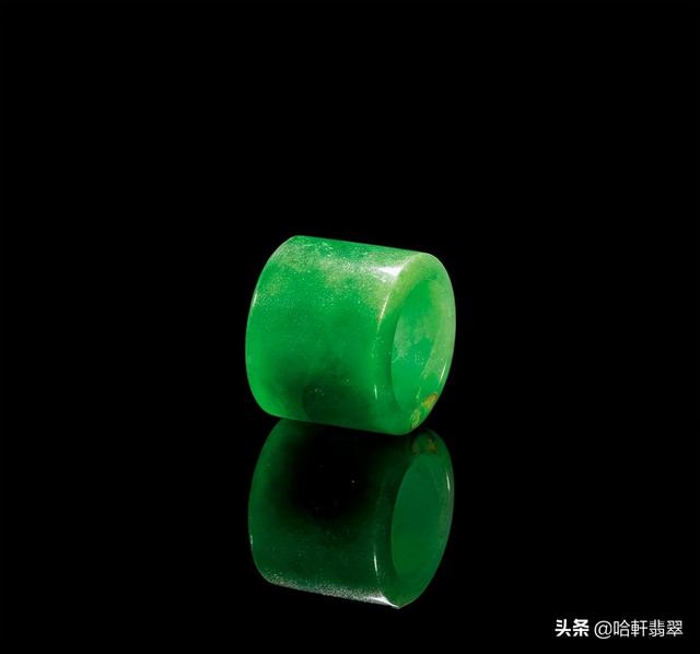 清朝五品翡翠朝珠价格黄翡翠值钱吗-第9张图片-翡翠网