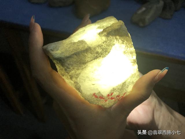 木纳白盐翡翠原石,冰种翡翠原石-第4张图片-翡翠网 木纳白盐翡翠原石,冰种翡翠原石-第4张图片-翡翠网