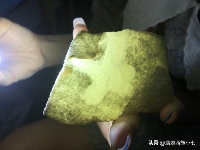 木纳白盐翡翠原石,冰种翡翠原石-第5张图片-翡翠网 木纳白盐翡翠原石,冰种翡翠原石-第5张图片-翡翠网