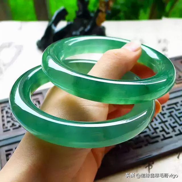 紫罗兰翡翠手镯怎么压翡翠和玉有什么区别-第1张图片-翡翠网 紫罗兰翡翠手镯怎么压翡翠和玉有什么区别-第1张图片-翡翠网