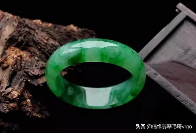 紫罗兰翡翠手镯怎么压翡翠和玉有什么区别-第6张图片-翡翠网 紫罗兰翡翠手镯怎么压翡翠和玉有什么区别-第6张图片-翡翠网