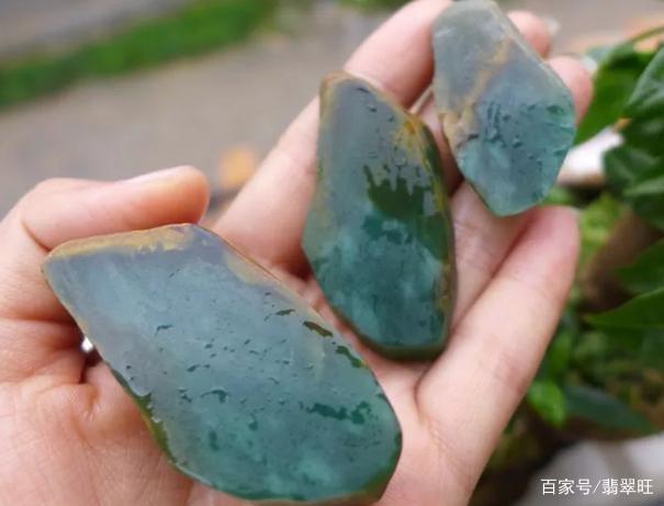 关于大马坎翡翠原石可以喝水吗的信息-第2张图片-翡翠网 关于大马坎翡翠原石可以喝水吗的信息-第2张图片-翡翠网