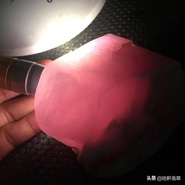 翡翠手镯的鉴别方法翡翠手镯有粉色吗-第4张图片-翡翠网 翡翠手镯的鉴别方法翡翠手镯有粉色吗-第4张图片-翡翠网