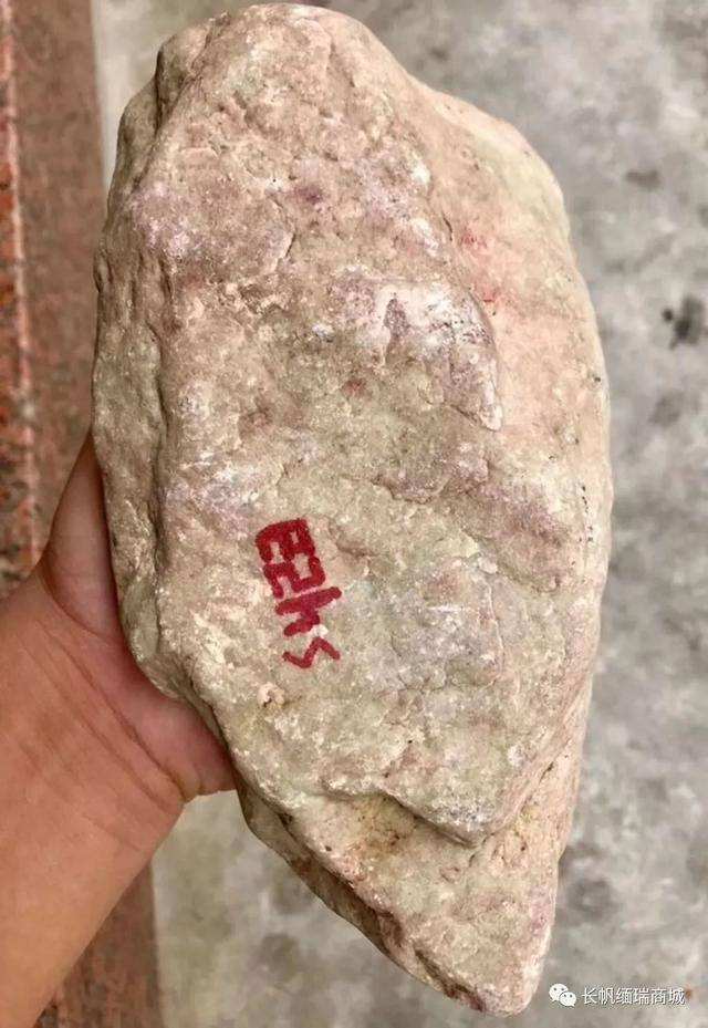 翡翠原石哪里能挖到,翡翠原石场口大全-第1张图片-翡翠网 翡翠原石哪里能挖到,翡翠原石场口大全-第1张图片-翡翠网