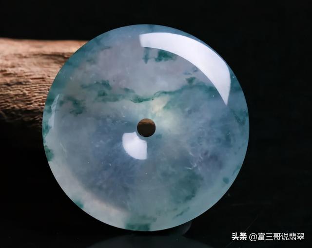 一万元的翡翠飘花,翡翠原石飘花鉴定-第6张图片-翡翠网