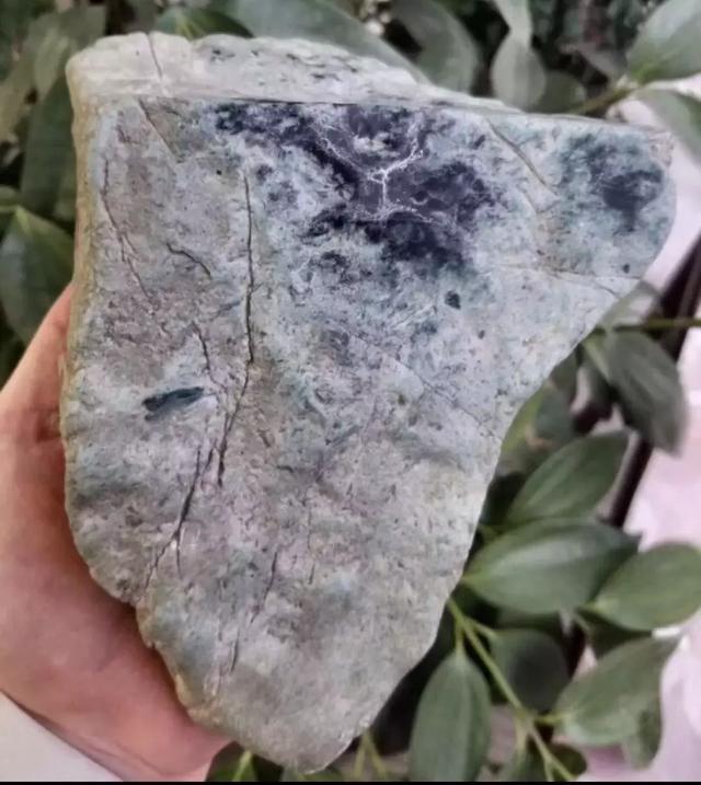 脱沙皮翡翠原石,翡翠原石上的蟒带-第11张图片-翡翠网 脱沙皮翡翠原石,翡翠原石上的蟒带-第11张图片-翡翠网