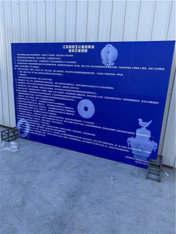 公盘块状绿翡翠原石,各场口翡翠原石图解-第4张图片-翡翠网 公盘块状绿翡翠原石,各场口翡翠原石图解-第4张图片-翡翠网