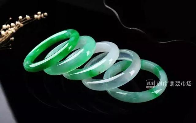 翡翠和玉有什么区别翡翠玉扣价格-第7张图片-翡翠网 翡翠和玉有什么区别翡翠玉扣价格-第7张图片-翡翠网