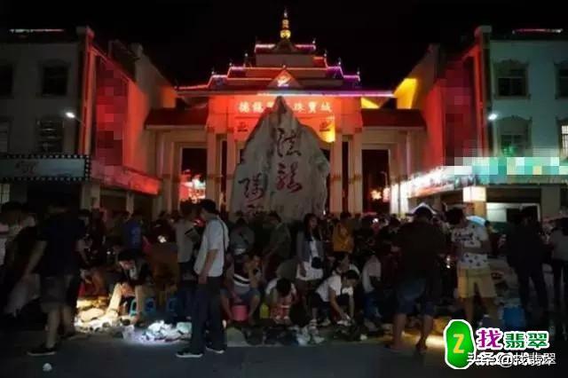 翡翠原石怎么切割视频,赌翡翠原石切割视频-第1张图片-翡翠网 翡翠原石怎么切割视频,赌翡翠原石切割视频-第1张图片-翡翠网