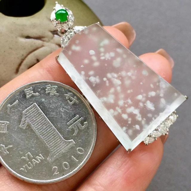 翡翠手镯怎么看种水,满天星手镯翡翠知识-第1张图片-翡翠网 翡翠手镯怎么看种水,满天星手镯翡翠知识-第1张图片-翡翠网