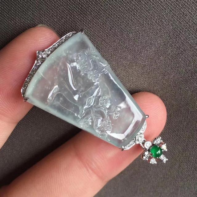 翡翠手镯怎么看种水,满天星手镯翡翠知识-第12张图片-翡翠网 翡翠手镯怎么看种水,满天星手镯翡翠知识-第12张图片-翡翠网