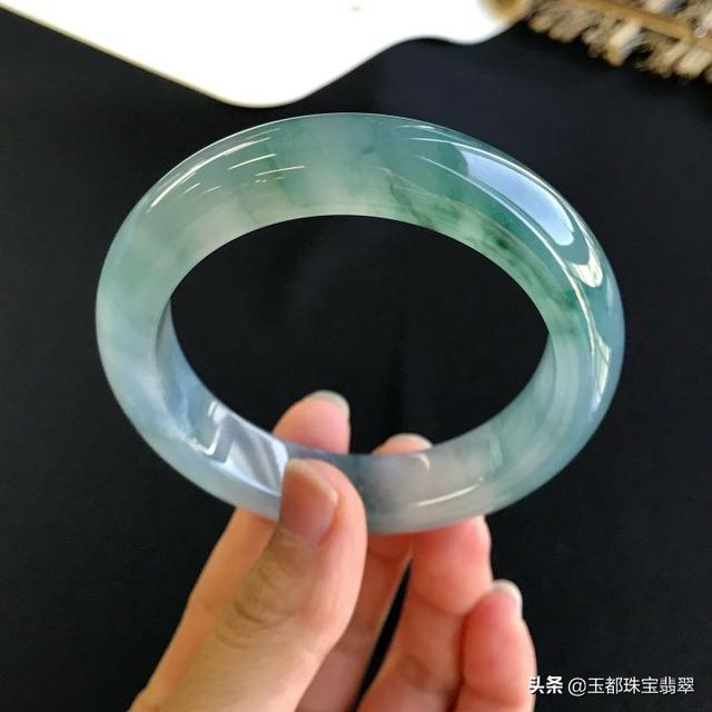 深蓝水翡翠手镯蓝水翡翠手镯是什么-第3张图片-翡翠网