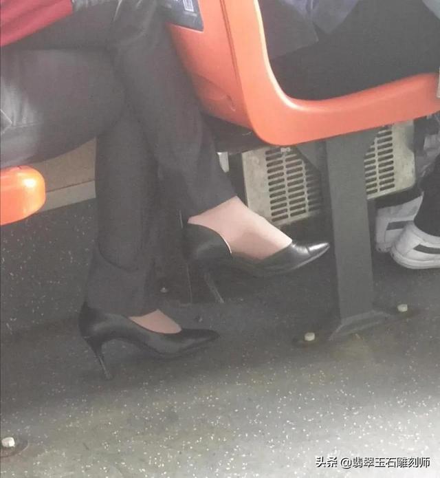 翡翠入门知识,翡翠原石开料北京-第1张图片-翡翠网 翡翠入门知识,翡翠原石开料北京-第1张图片-翡翠网