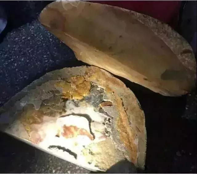 冒充翡翠原石翡翠原石毛料-第2张图片-翡翠网 冒充翡翠原石翡翠原石毛料-第2张图片-翡翠网